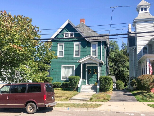 82 Chestnut St