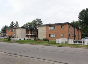 306-314 Wilson Ave in West Chicago, IL - Foto de edificio - Building Photo