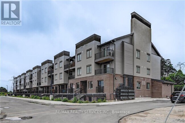 350 Fisher Mills Rd in Cambridge, ON - Building Photo - Building Photo