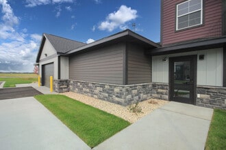 Eleven01 Apartments in Roseau, MN - Foto de edificio - Building Photo
