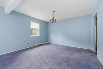 10 Park Manor Ct, Unit 10-B in Glen Cove, NY - Foto de edificio - Building Photo