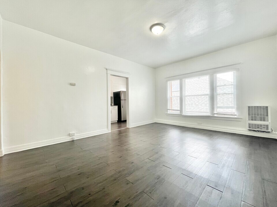 913 Grattan St in Los Angeles, CA - Building Photo