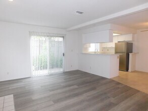 7811 Alhambra Dr in Huntington Beach, CA - Building Photo - Building Photo