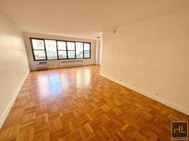 Fourth Avenue, Unit 9G in New York, NY - Building Photo - Building Photo