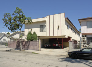 1230 N Mansfield Ave in Los Angeles, CA - Building Photo - Building Photo