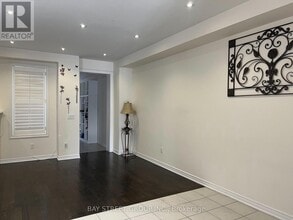 571 Sixteen Mile Dr in Oakville, ON - Building Photo - Building Photo