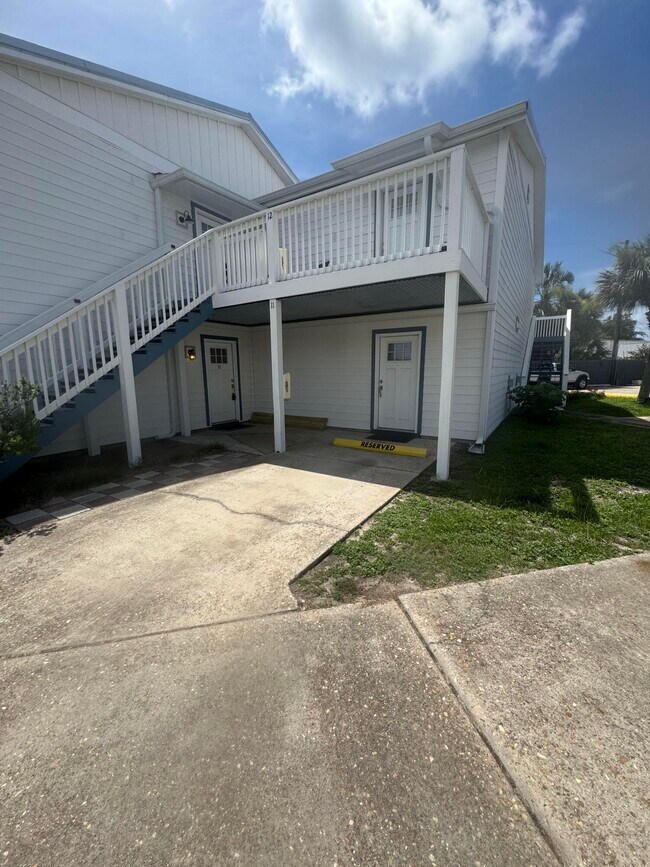 6545 N Lagoon Dr