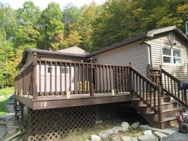 18 Ashlee Meadow Rd in Warwick, NY - Building Photo