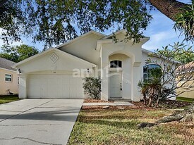 518 Napa Valley Cir in Valrico, FL - Building Photo