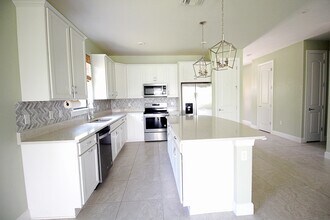 2071 Parson St in Naples, FL - Foto de edificio - Building Photo