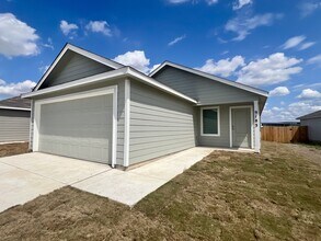 9183 Trails End in Seguin, TX - Building Photo - Building Photo