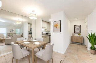 10051 Westpark Dr in Houston, TX - Building Photo