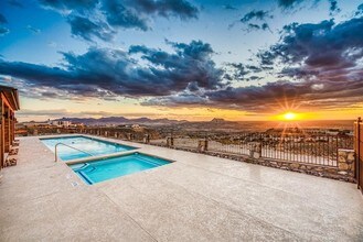 Sanctuary At Shasta- Luxury Apartments in El Paso, TX - Foto de edificio - Building Photo