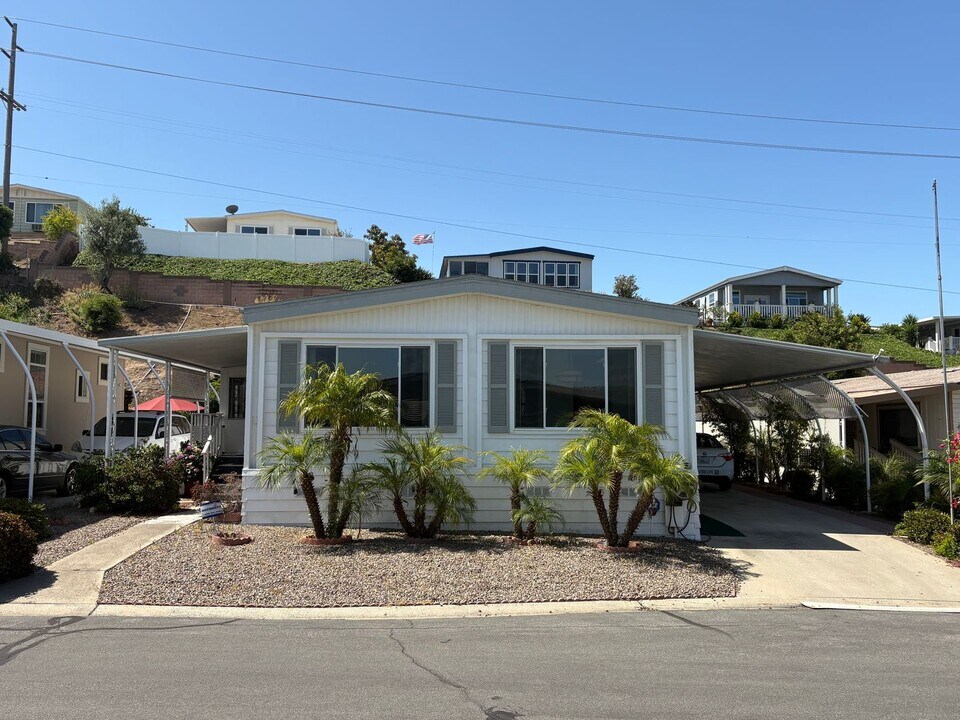 1219 E Barham Dr in San Marcos, CA - Building Photo