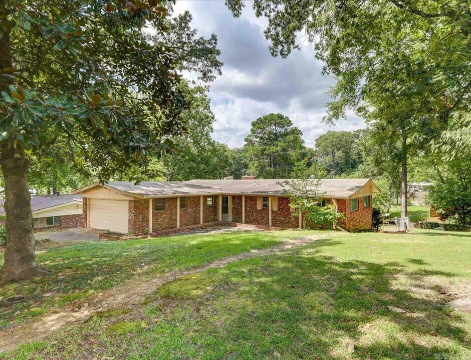 202 Little John Trail in Hot Springs, AR - Foto de edificio