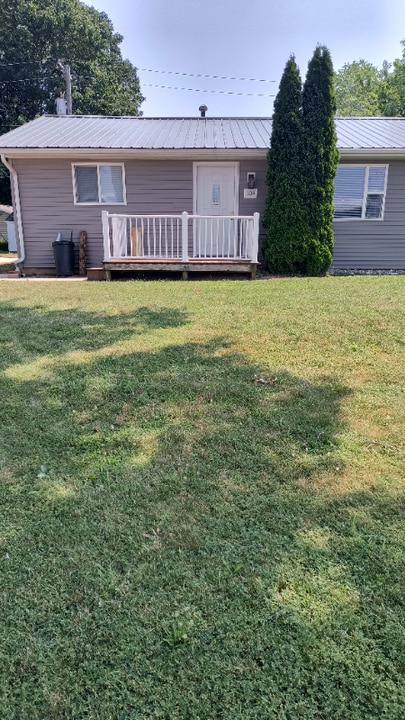 102 La Choy Dr in Archbold, OH - Building Photo