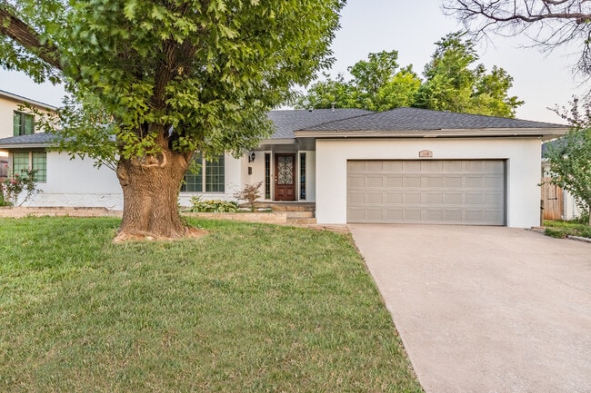 property at 1906 Dorchester Dr