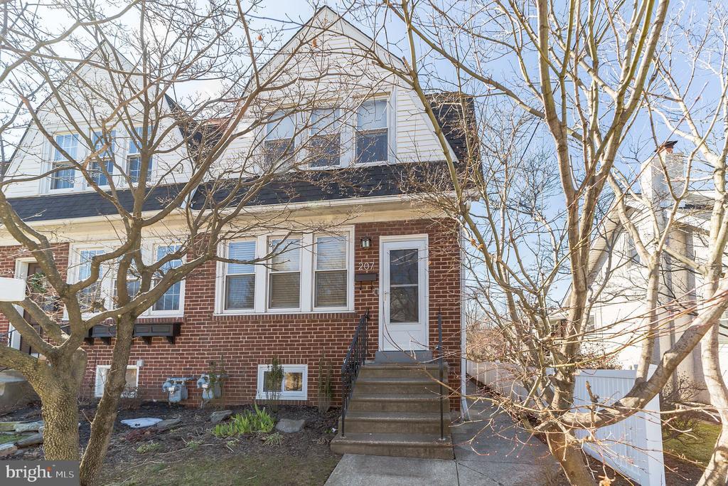 207 W 11th Ave in Conshohocken, PA - Building Photo