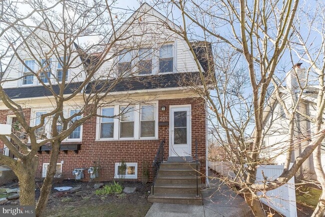 property at 207 W 11th Ave