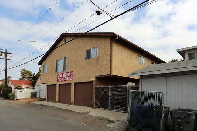 521 S Freeman St in Oceanside, CA - Building Photo - Building Photo