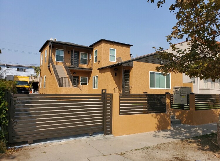 5117 W 21st St in Los Angeles, CA - Building Photo