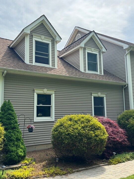 21 CT-39 in Sherman, CT - Building Photo