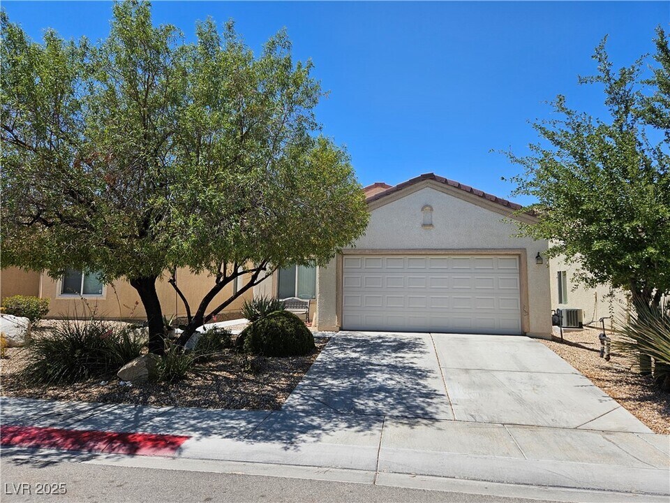 7637 Fieldfare Dr in North Las Vegas, NV - Building Photo