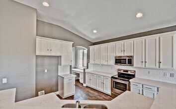 14284 W Woodbridge Ave in Goodyear, AZ - Foto de edificio - Building Photo