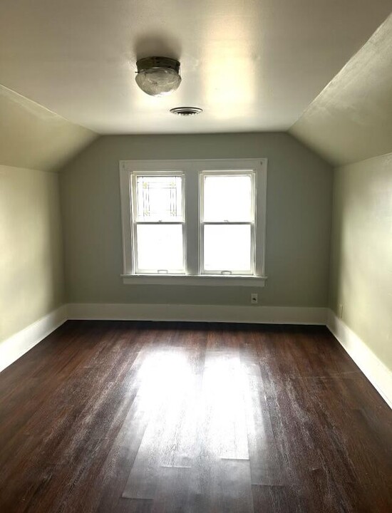 2124 S 71st St in West Allis, WI - Foto de edificio