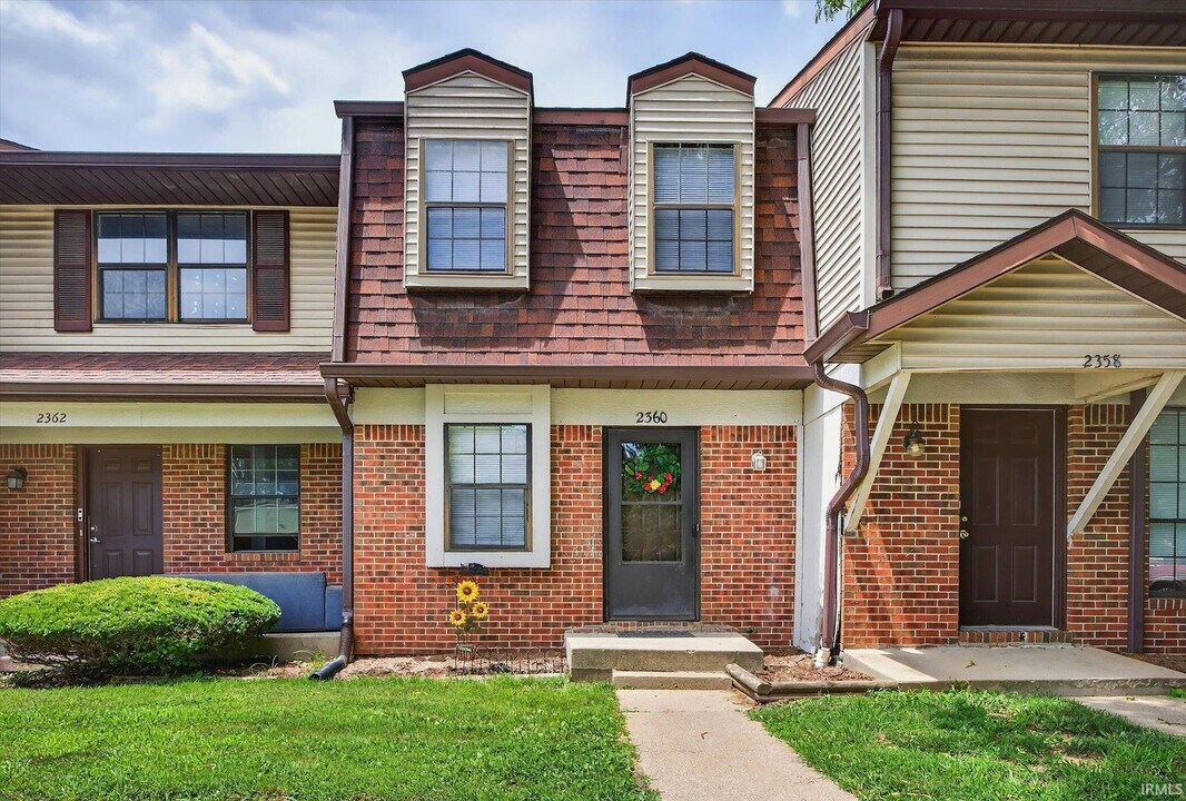 2360 S Henderson St in Bloomington, IN - Foto de edificio