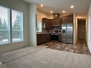 19017 Powers Creek Loop Rd NE in Silverton, OR - Building Photo - Building Photo