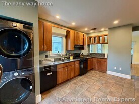 33 Chetwynd Rd in Somerville, MA - Building Photo