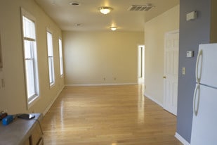 724 E Center St in Milwaukee, WI - Building Photo