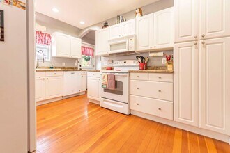 1138 N Rainier Ave in Bremerton, WA - Building Photo - Building Photo