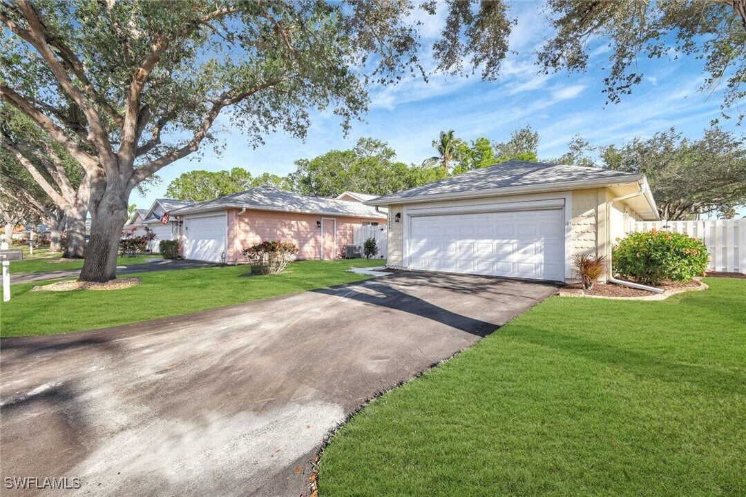 14899 Crescent Cove Dr in Ft. Myers, FL - Building Photo