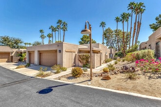 48594 Oakwood Way in Palm Desert, CA - Building Photo - Building Photo