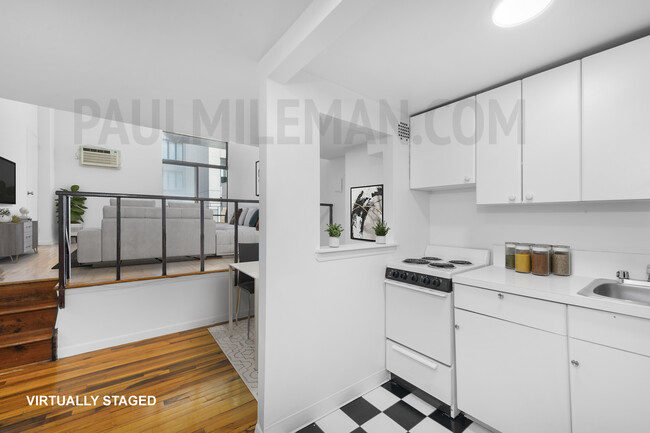 85 E 10th St in New York, NY - Foto de edificio - Building Photo