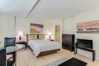 1011 Arlington Blvd, Unit 802 in Arlington, VA - Building Photo - Building Photo