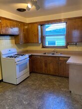 2851 W Berwyn Ave, Unit 2nd Floor in Chicago, IL - Building Photo - Building Photo