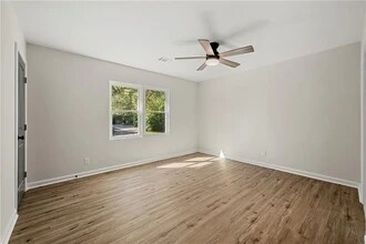 164 Chicamauga Ave SW, Unit Master Bedroom in Atlanta, GA - Building Photo - Building Photo