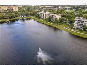 2751 N Palm Aire Dr, Unit 501 in Pompano Beach, FL - Building Photo - Building Photo
