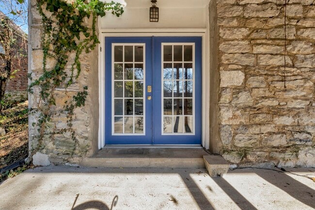 property at 2817 Blair Blvd