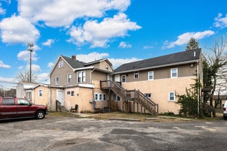 17 Juliustown Rd in Browns Mills, NJ - Foto de edificio - Building Photo