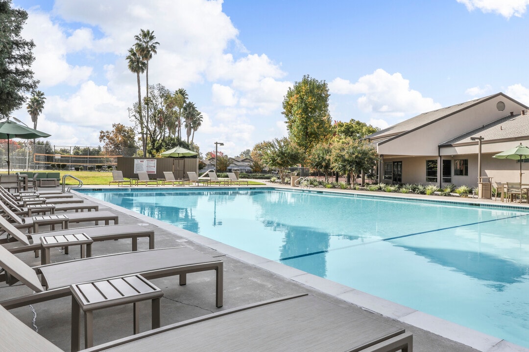 Venetian Bridges in Stockton, CA - Foto de edificio