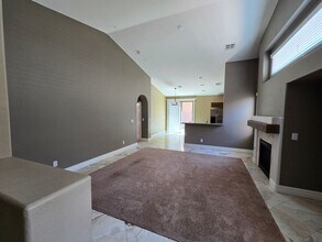 111 Sandy Bunker Ln in Las Vegas, NV - Building Photo - Building Photo