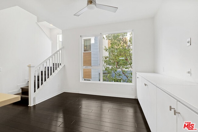 5637 W Observation Ln in Los Angeles, CA - Building Photo - Building Photo