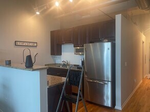 1645 W Ogden Ave in Chicago, IL - Building Photo - Building Photo