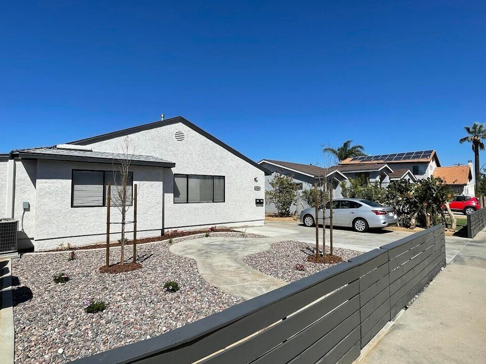 4980-4982 Catoctin Dr in San Diego, CA - Building Photo