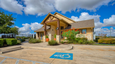 Oak Hollow in Seguin, TX - Foto de edificio - Building Photo