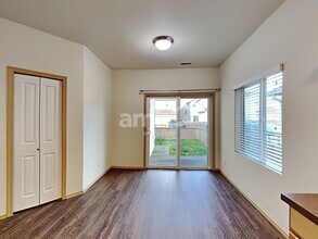 6215 Park St E in Fife, WA - Foto de edificio - Building Photo